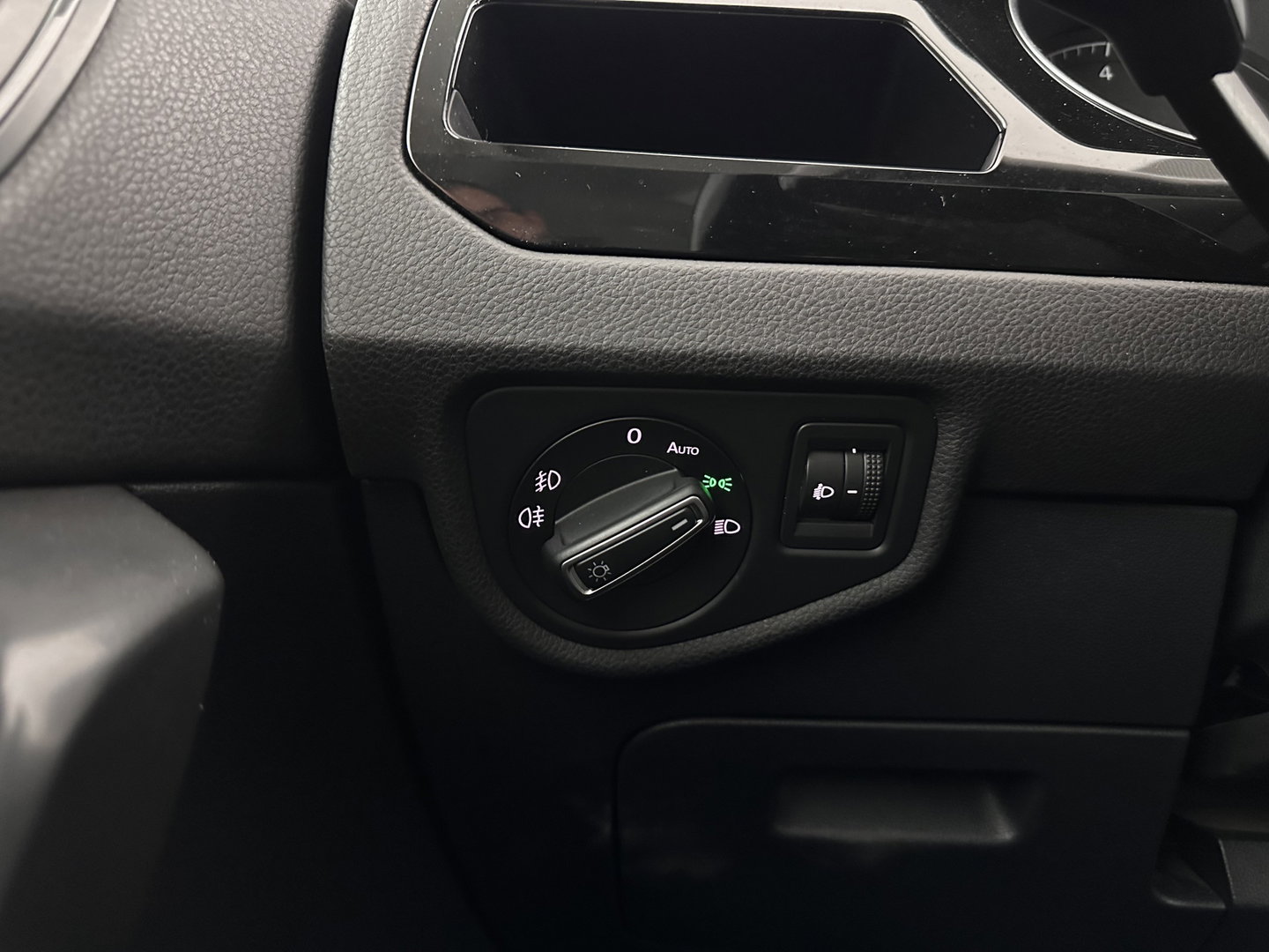 Volkswagen Touran 1.2 TSI Connected Series *NAVI-FULLMAP | HEATED-COMFORTSEATS | PRIVACY-GLASS | DAB | ECC | PDC | CRUISE | 16''ALU*