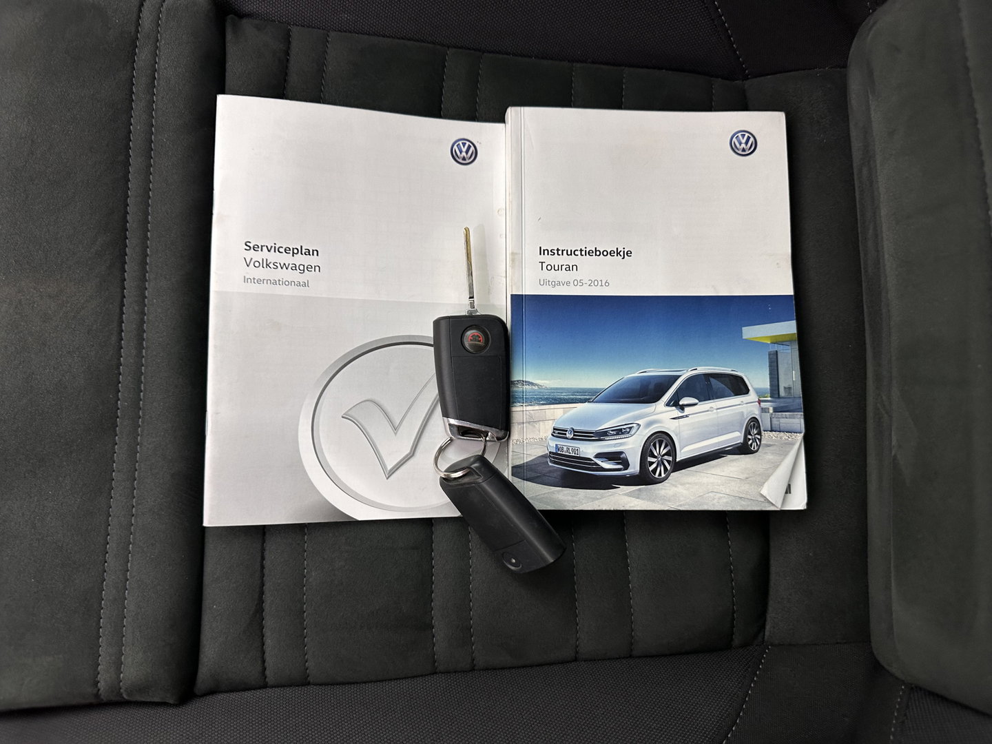 Volkswagen Touran 1.2 TSI Connected Series *NAVI-FULLMAP | HEATED-COMFORTSEATS | PRIVACY-GLASS | DAB | ECC | PDC | CRUISE | 16''ALU*