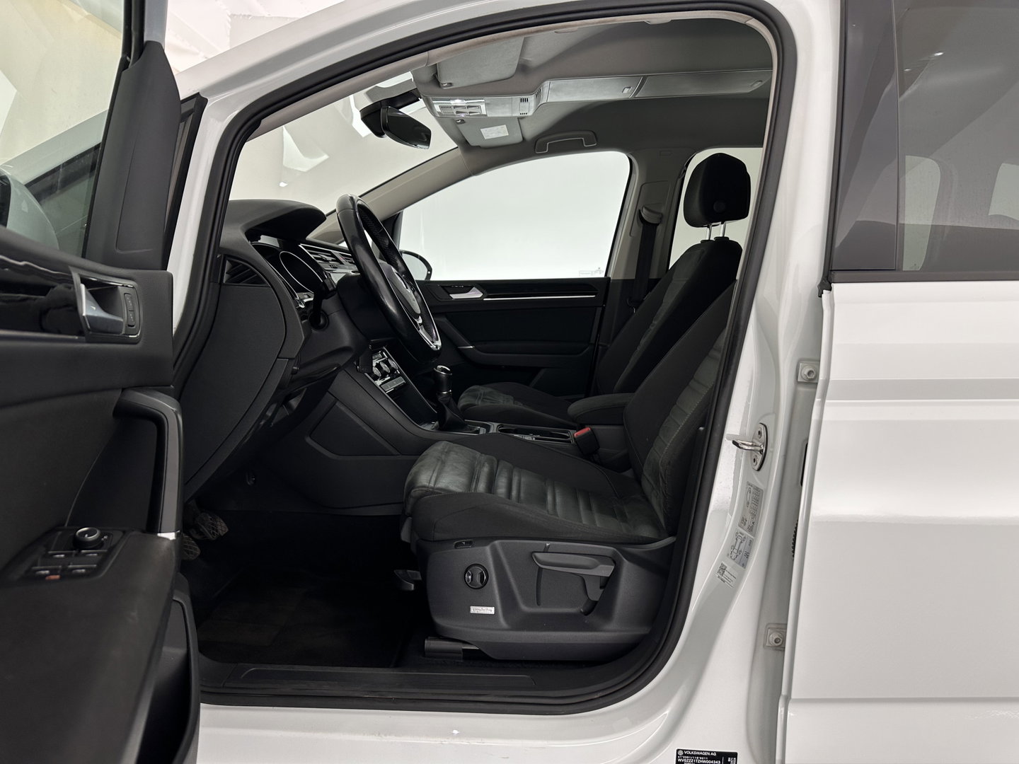 Volkswagen Touran 1.2 TSI Connected Series *NAVI-FULLMAP | HEATED-COMFORTSEATS | PRIVACY-GLASS | DAB | ECC | PDC | CRUISE | 16''ALU*