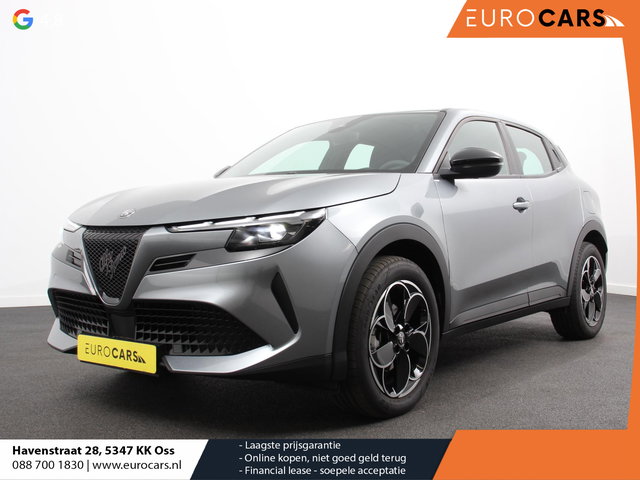 Alfa Romeo Junior - Elettrica Automaat 156PK Adaptieve Cruise Control LMV 18 inch Full Led Matrix Parkeer sensoren Navigatie Apple Carplay / Android auto  Climate Control