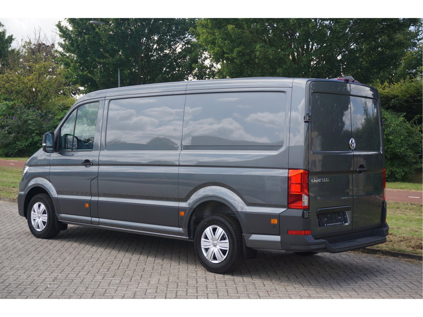 Volkswagen Crafter 35 177PK L3H2 AUT Facelift BPM VRIJ!! 13" Navi, Cam, Gev. Stoel, Alarm, LED!! NR. 424