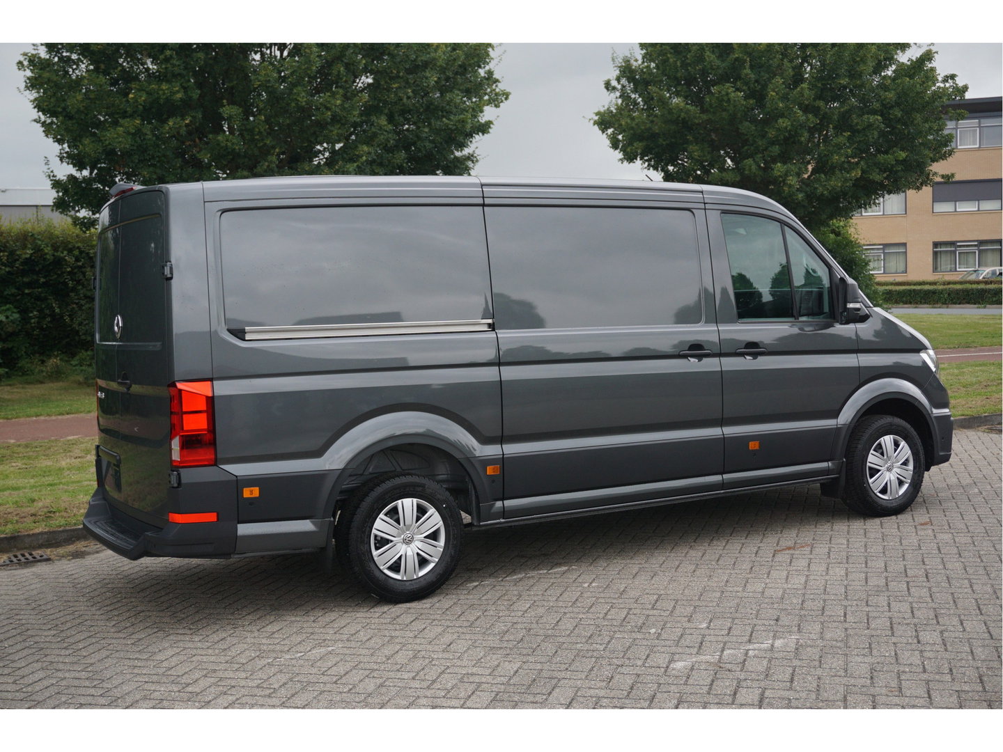 Volkswagen Crafter 35 177PK L3H2 AUT Facelift BPM VRIJ!! 13" Navi, Cam, Gev. Stoel, Alarm, LED!! NR. 424