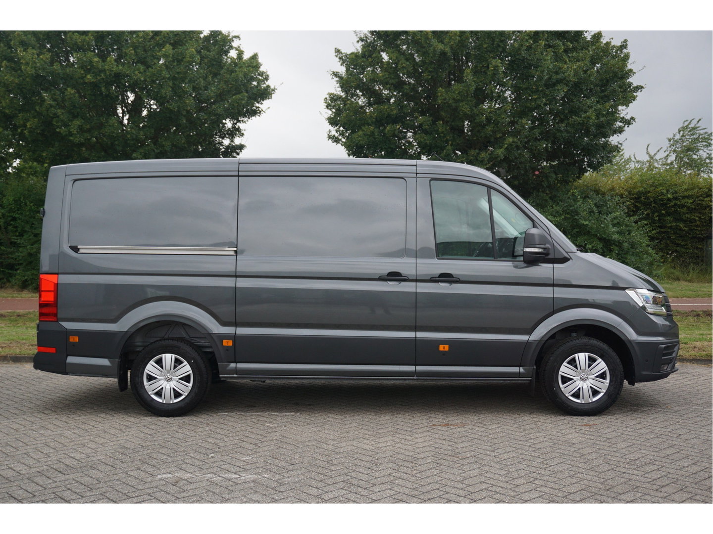 Volkswagen Crafter 35 177PK L3H2 AUT Facelift BPM VRIJ!! 13" Navi, Cam, Gev. Stoel, Alarm, LED!! NR. 424