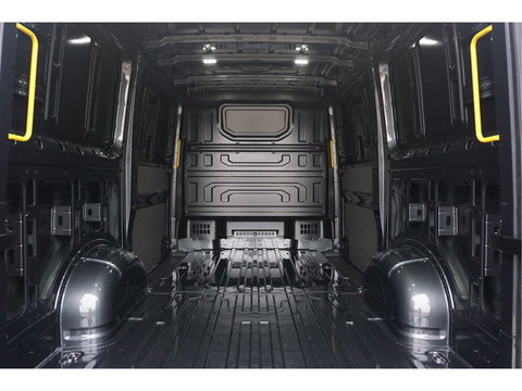 Volkswagen Crafter 35 177PK L3H2 AUT Facelift BPM VRIJ!! 13" Navi, Cam, Gev. Stoel, Alarm, LED!! NR. 424