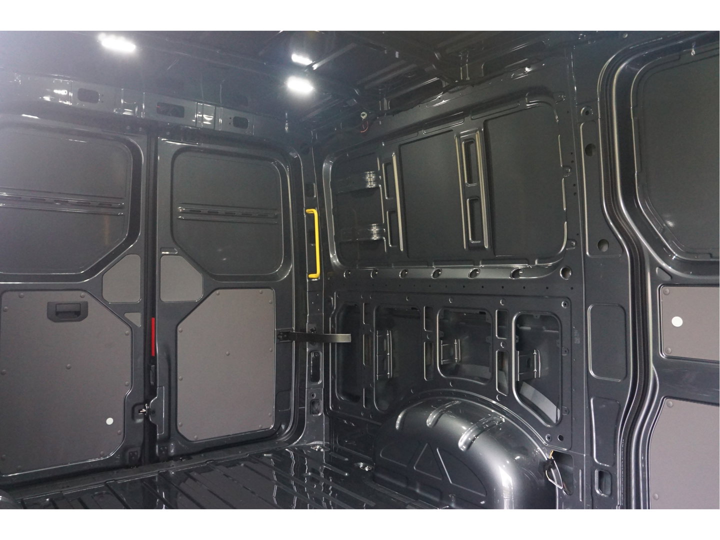 Volkswagen Crafter 35 177PK L3H2 AUT Facelift BPM VRIJ!! 13" Navi, Cam, Gev. Stoel, Alarm, LED!! NR. 424