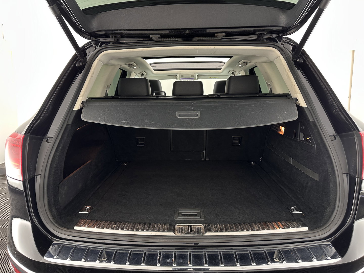 Volkswagen Touareg 3.0 TDI Highline Aut. *PANO | LEATHER | BI-XENON | TOPVIEW | BLINDSPOT | DYNAUDIO | AIR-SUSPENSION | NAVI-FULLMAP | PRIVACY-GLASS | SHIFTPADDLES | ADAPTIVE-CRUISE | ECC | TOWBAR | PDC | 20''ALU*