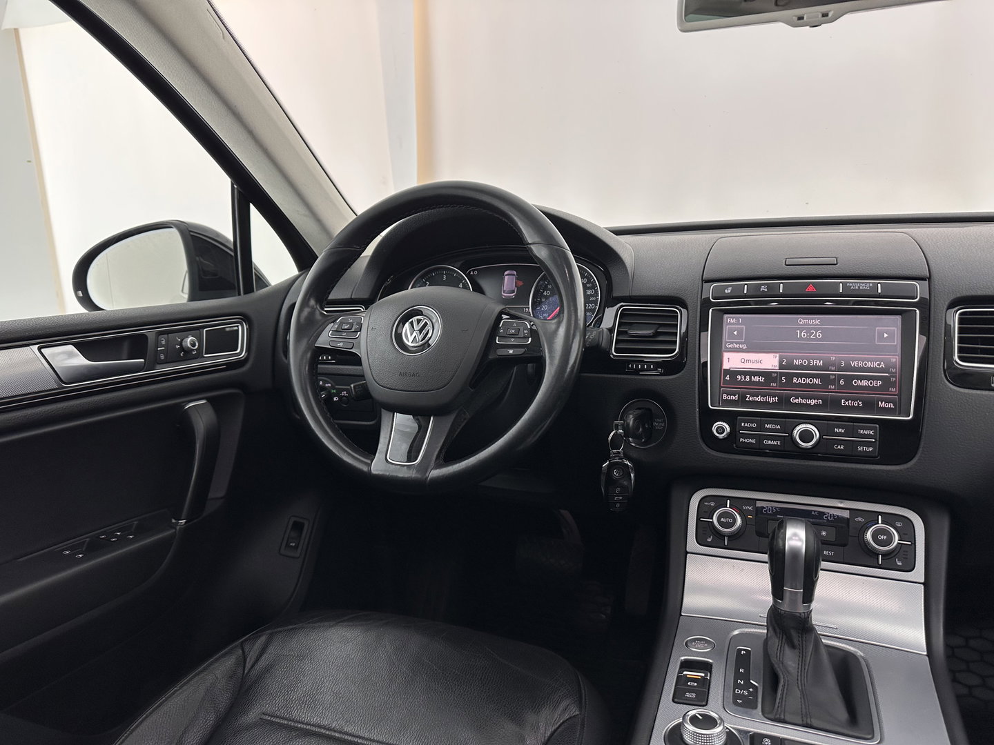 Volkswagen Touareg 3.0 TDI Highline Aut. *PANO | LEATHER | BI-XENON | TOPVIEW | BLINDSPOT | DYNAUDIO | AIR-SUSPENSION | NAVI-FULLMAP | PRIVACY-GLASS | SHIFTPADDLES | ADAPTIVE-CRUISE | ECC | TOWBAR | PDC | 20''ALU*