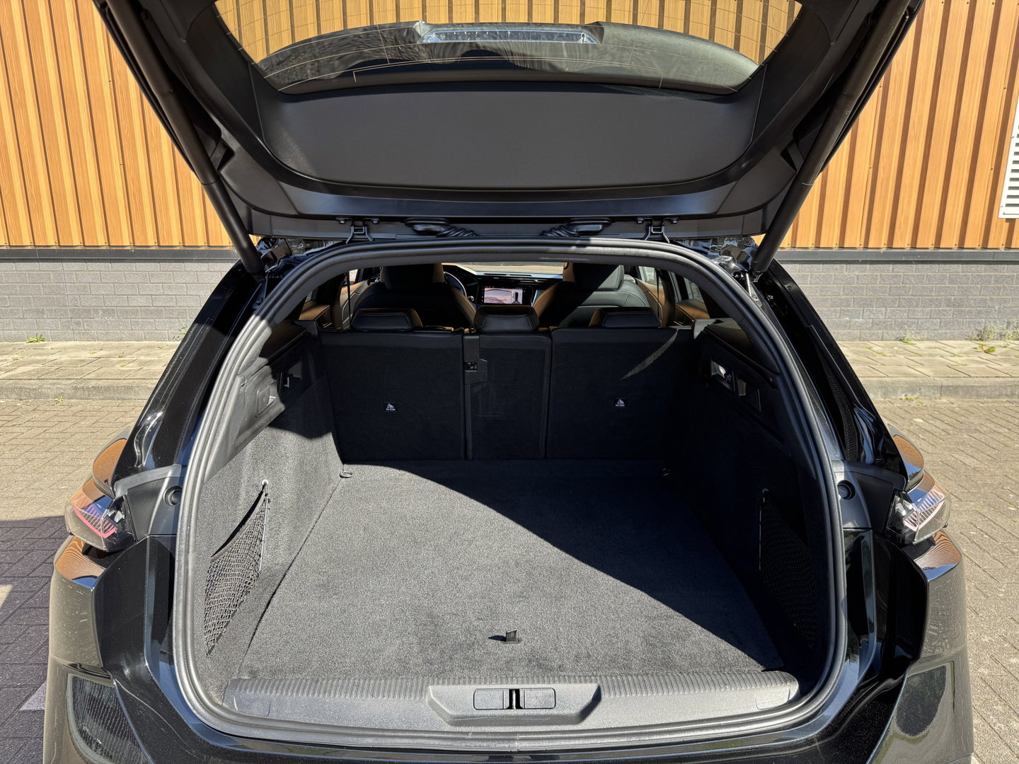 Peugeot 308 SW 1.6 Plug-in Hybrid 225 GT | Apple Carplay | Android Auto | 360° Camera | Adaptieve Cruise Control | Lane Assist | Stuurverwarming | Sfeerverlichting | DAB+ | Memory Stoel |