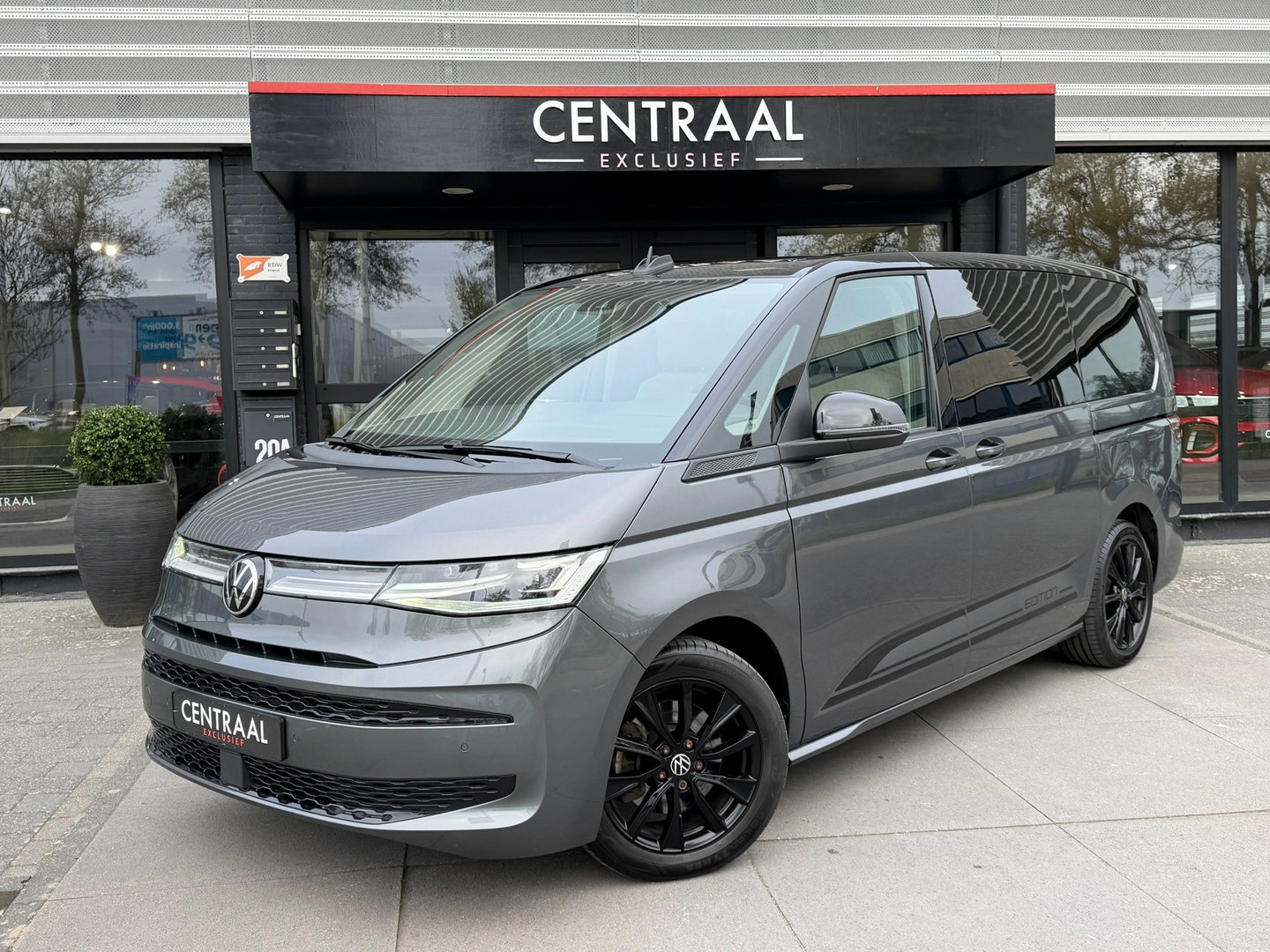 Volkswagen Multivan 1.4 eHybrid L2H1 Lang Pano|Massage|IQ-lights|Memory|ACC|Carplay|Camera