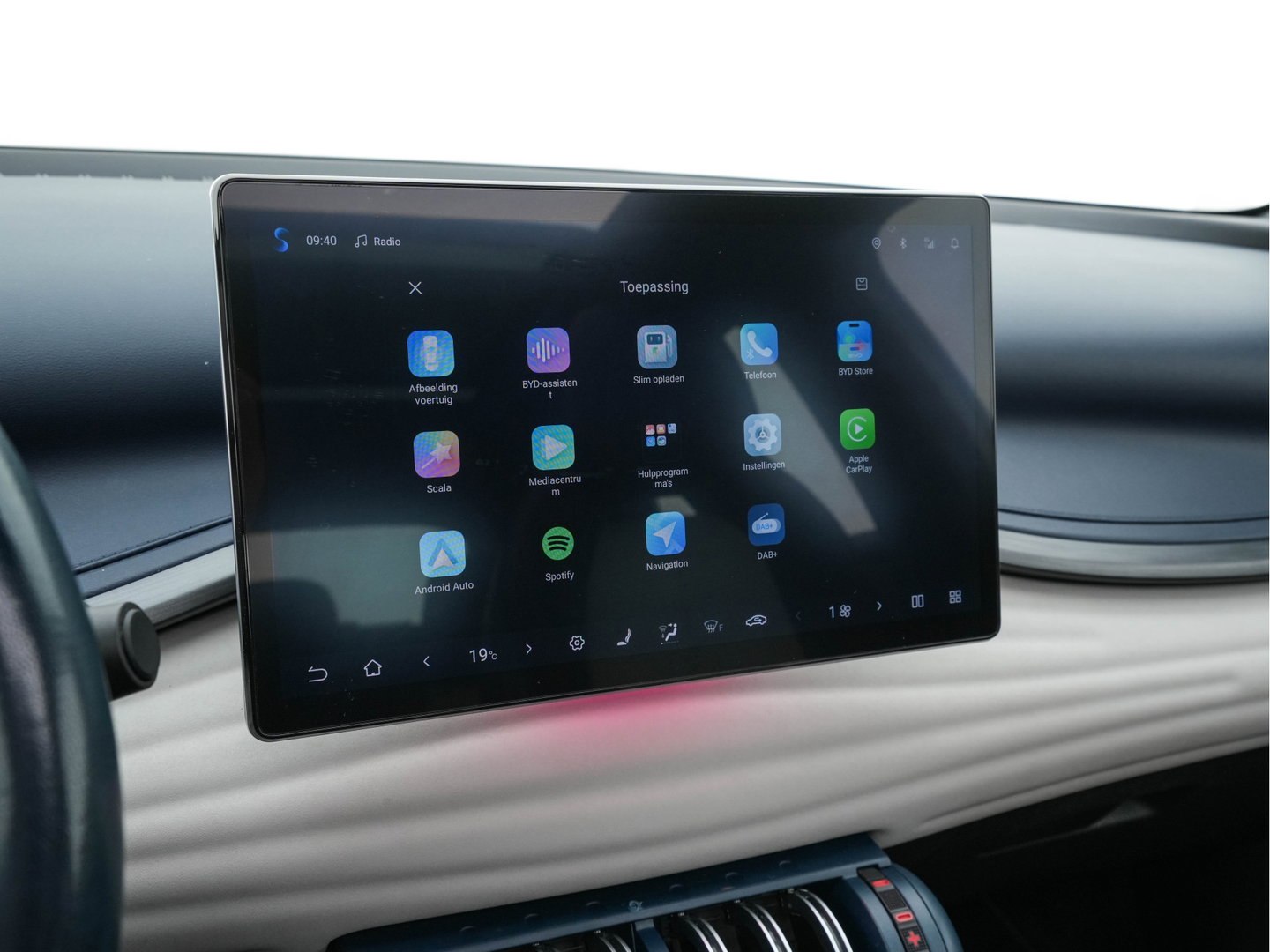 BYD ATTO 3 Comfort 60 kWh [ 3-Fase ] {SOH-92%} (INCL.BTW) *PANO | ADAPTIVE-CRUISE | LEATHER | FULL-LED | TOP-VIEW | BLIND-SPOT | HEATED-COMFORTSEATS | DIGI-COCKPIT | CARPLAY | DAB | NAVI-FULLMAP | ECC | PDC | 18''ALU*