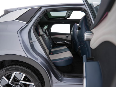 BYD ATTO 3 Comfort 60 kWh [ 3-Fase ] {SOH-92%} (INCL.BTW) *PANO | ADAPTIVE-CRUISE | LEATHER | FULL-LED | TOP-VIEW | BLIND-SPOT | HEATED-COMFORTSEATS | DIGI-COCKPIT | CARPLAY | DAB | NAVI-FULLMAP | ECC | PDC | 18''ALU*