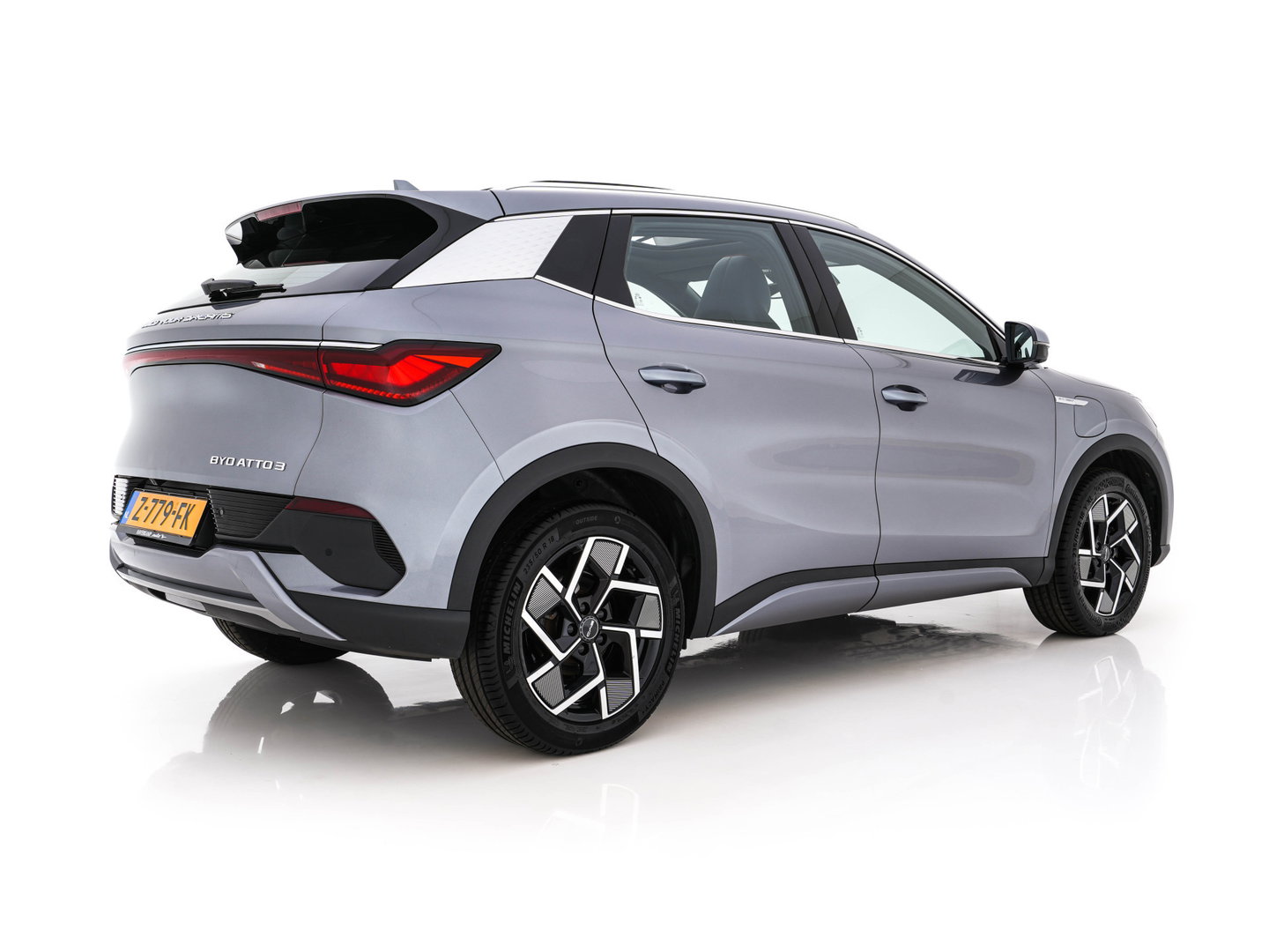 BYD ATTO 3 Comfort 60 kWh [ 3-Fase ] {SOH-92%} (INCL.BTW) *PANO | ADAPTIVE-CRUISE | LEATHER | FULL-LED | TOP-VIEW | BLIND-SPOT | HEATED-COMFORTSEATS | DIGI-COCKPIT | CARPLAY | DAB | NAVI-FULLMAP | ECC | PDC | 18''ALU*