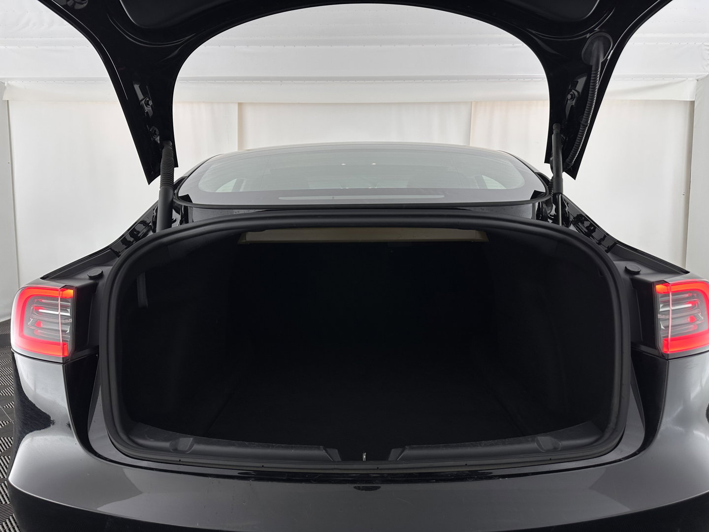 Tesla Model 3 Standard RWD Plus 60 kWh [ 3-Fase-11kW] {SOH-91%} (INCL-BTW) Aut. *HEATPUMP | PANO | AUTOPILOT | LEATHER | KEYLESS | FULL-LED | MEMORY-PACK | TOPVIEW | DAB | CARPLAY | DIGI-COCKPIT | LANE-ASSIST | COMFORTSEATS | 19"ALU*