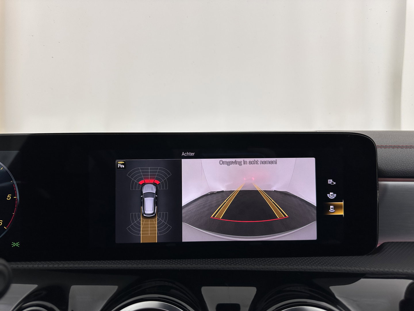 Mercedes-Benz CLA-Klasse Shooting Brake 200 d Business Solution AMG (INCL-BTW) *PANO | DISTRONIC | LEATHER-MICROFIBRE | MULITBEAM | AMBIENTLIGHT | BLINDSPOT | HEATED-SPORTSEATS | WIDESCREEN-DIGICOCKPIT | DAB+ | NAVI-FULLMAP | CAMERA | PRIVACYGLASS | 18''ALU*