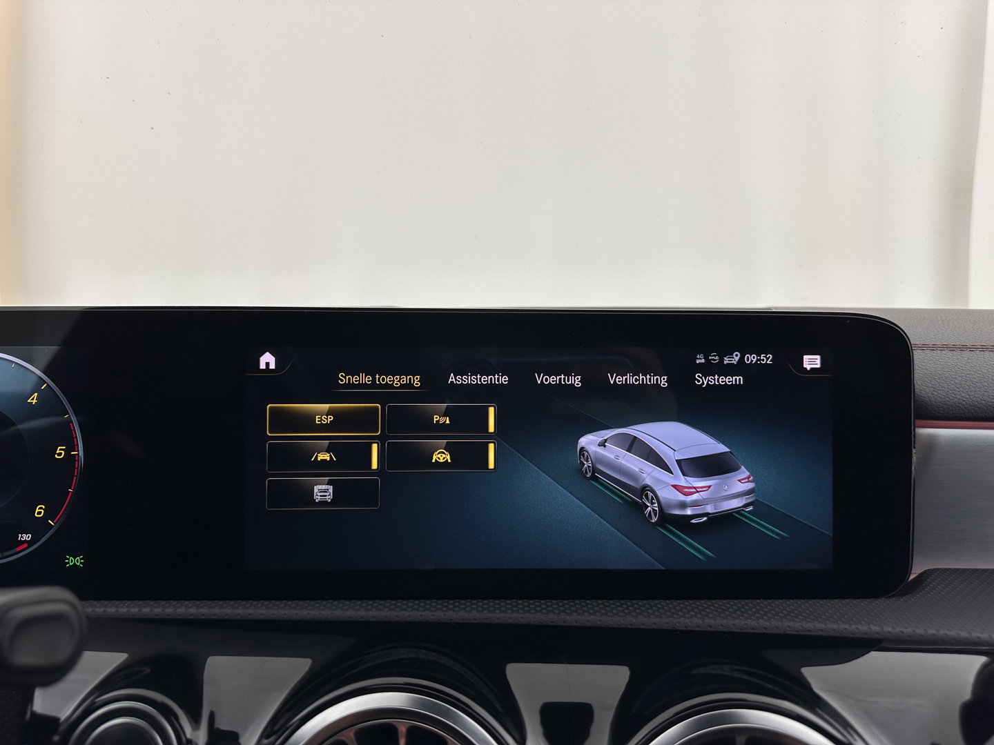 Mercedes-Benz CLA-Klasse Shooting Brake 200 d Business Solution AMG (INCL-BTW) *PANO | DISTRONIC | LEATHER-MICROFIBRE | MULITBEAM | AMBIENTLIGHT | BLINDSPOT | HEATED-SPORTSEATS | WIDESCREEN-DIGICOCKPIT | DAB+ | NAVI-FULLMAP | CAMERA | PRIVACYGLASS | 18''ALU*