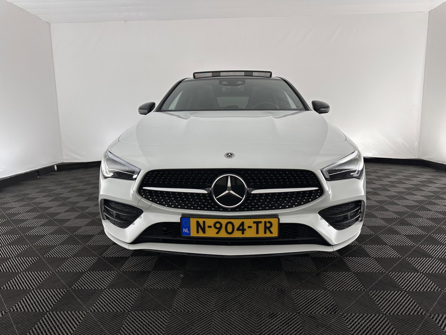 Mercedes-Benz CLA-Klasse Shooting Brake 200 d Business Solution AMG (INCL-BTW) *PANO | DISTRONIC | LEATHER-MICROFIBRE | MULITBEAM | AMBIENTLIGHT | BLINDSPOT | HEATED-SPORTSEATS | WIDESCREEN-DIGICOCKPIT | DAB+ | NAVI-FULLMAP | CAMERA | PRIVACYGLASS | 18''ALU*