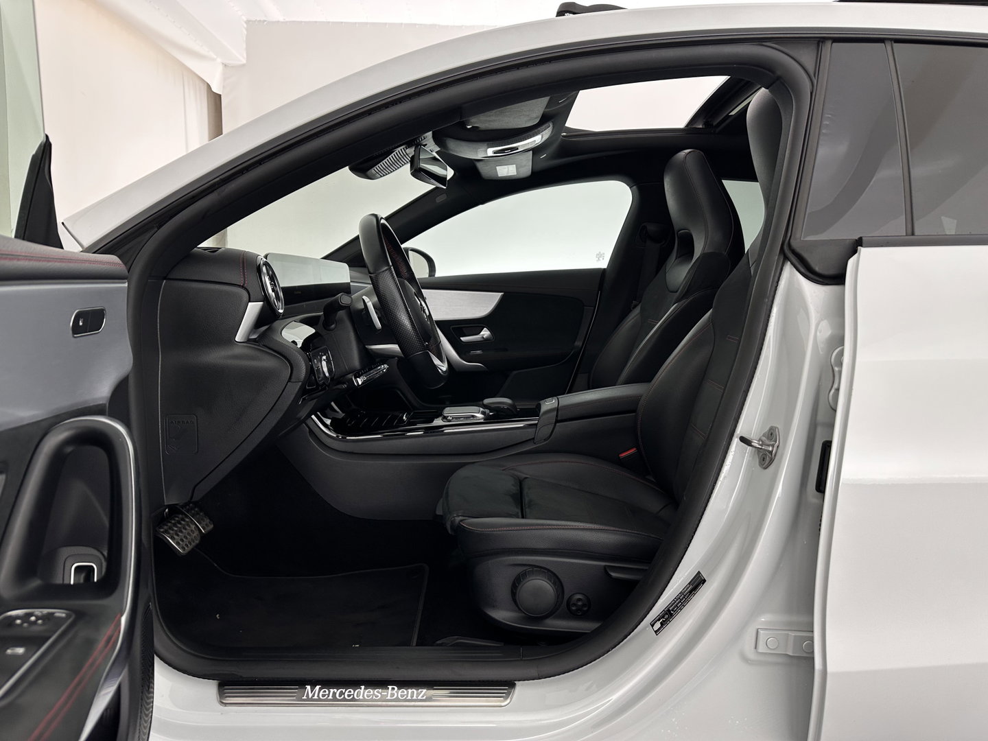 Mercedes-Benz CLA-Klasse Shooting Brake 200 d Business Solution AMG (INCL-BTW) *PANO | DISTRONIC | LEATHER-MICROFIBRE | MULITBEAM | AMBIENTLIGHT | BLINDSPOT | HEATED-SPORTSEATS | WIDESCREEN-DIGICOCKPIT | DAB+ | NAVI-FULLMAP | CAMERA | PRIVACYGLASS | 18''ALU*