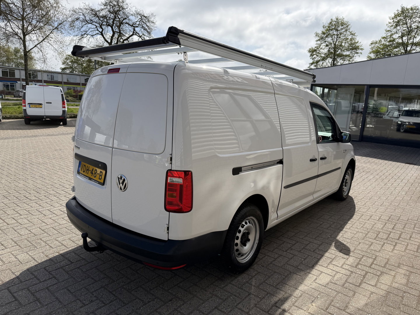 Volkswagen Caddy 2.0 TDI 102pk L2H1 BMT Maxi Comfortline / vaste prijs rijklaar € 10.950 ex btw / lease vanaf € 185 / euro 6 / bpm vrij / imperial / airco / cruise / trekhaak / pdc achter !
