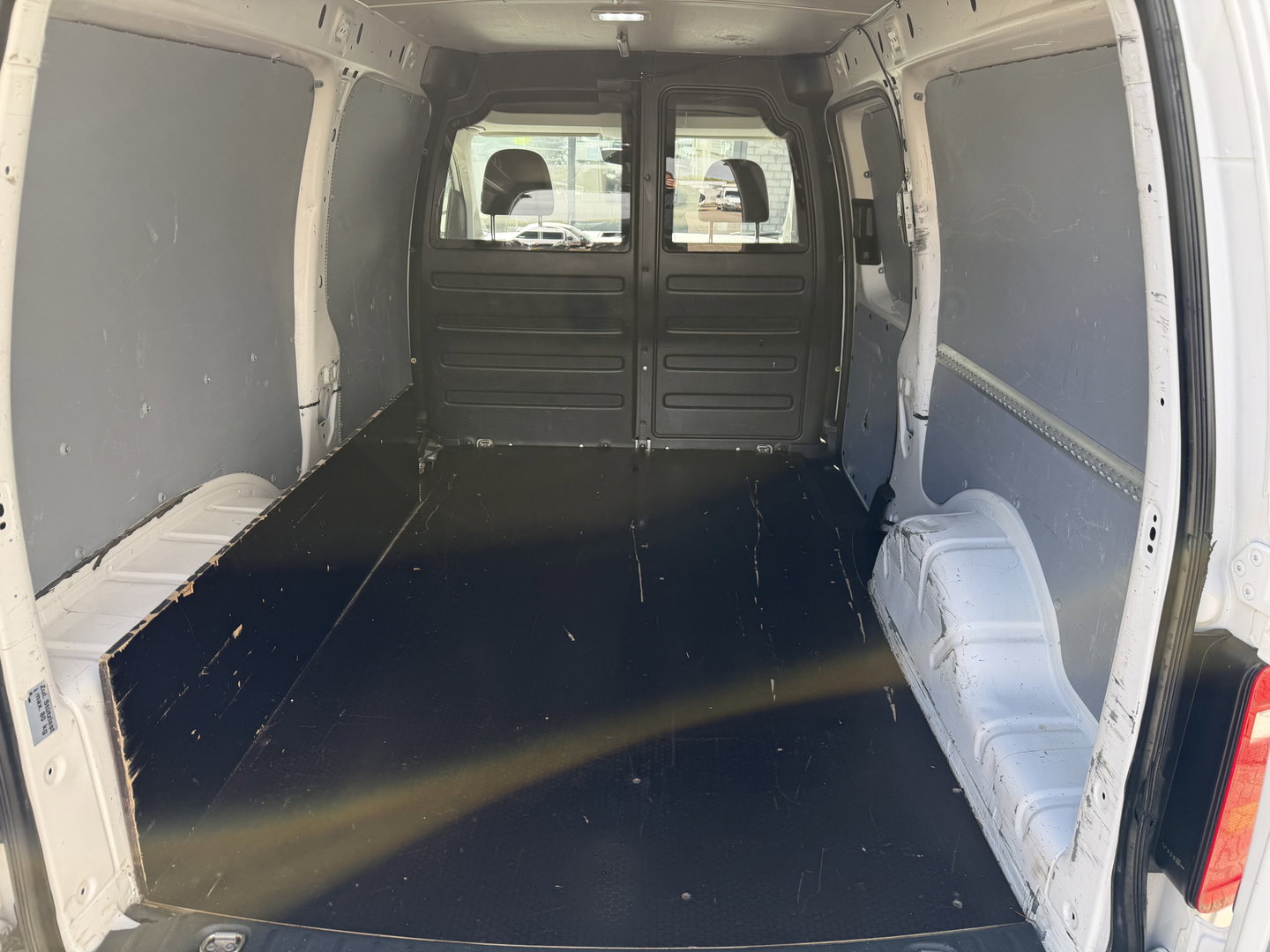 Volkswagen Caddy 2.0 TDI 102pk L2H1 BMT Maxi Comfortline / vaste prijs rijklaar € 10.950 ex btw / lease vanaf € 185 / euro 6 / bpm vrij / imperial / airco / cruise / trekhaak / pdc achter !