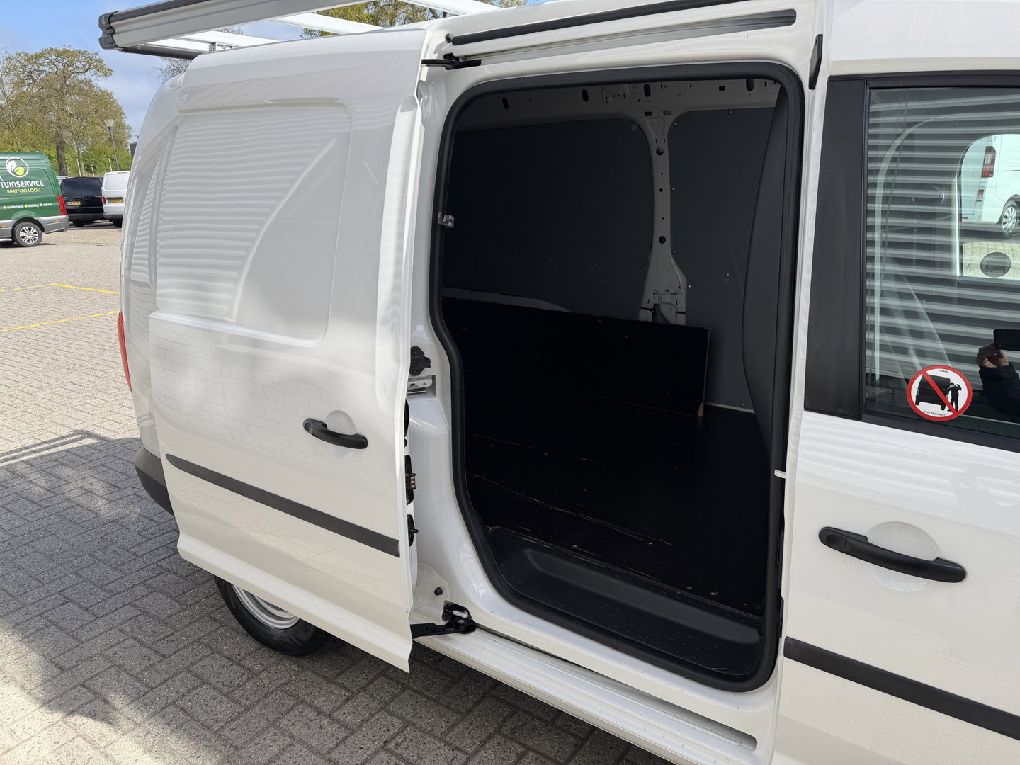 Volkswagen Caddy 2.0 TDI 102pk L2H1 BMT Maxi Comfortline / vaste prijs rijklaar € 10.950 ex btw / lease vanaf € 185 / euro 6 / bpm vrij / imperial / airco / cruise / trekhaak / pdc achter !