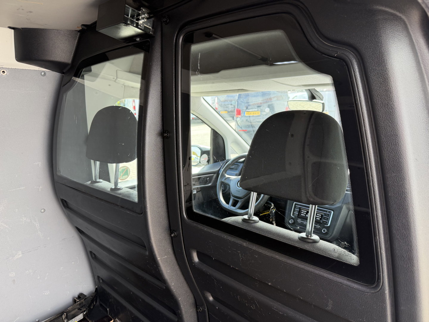 Volkswagen Caddy 2.0 TDI 102pk L2H1 BMT Maxi Comfortline / vaste prijs rijklaar € 10.950 ex btw / lease vanaf € 185 / euro 6 / bpm vrij / imperial / airco / cruise / trekhaak / pdc achter !