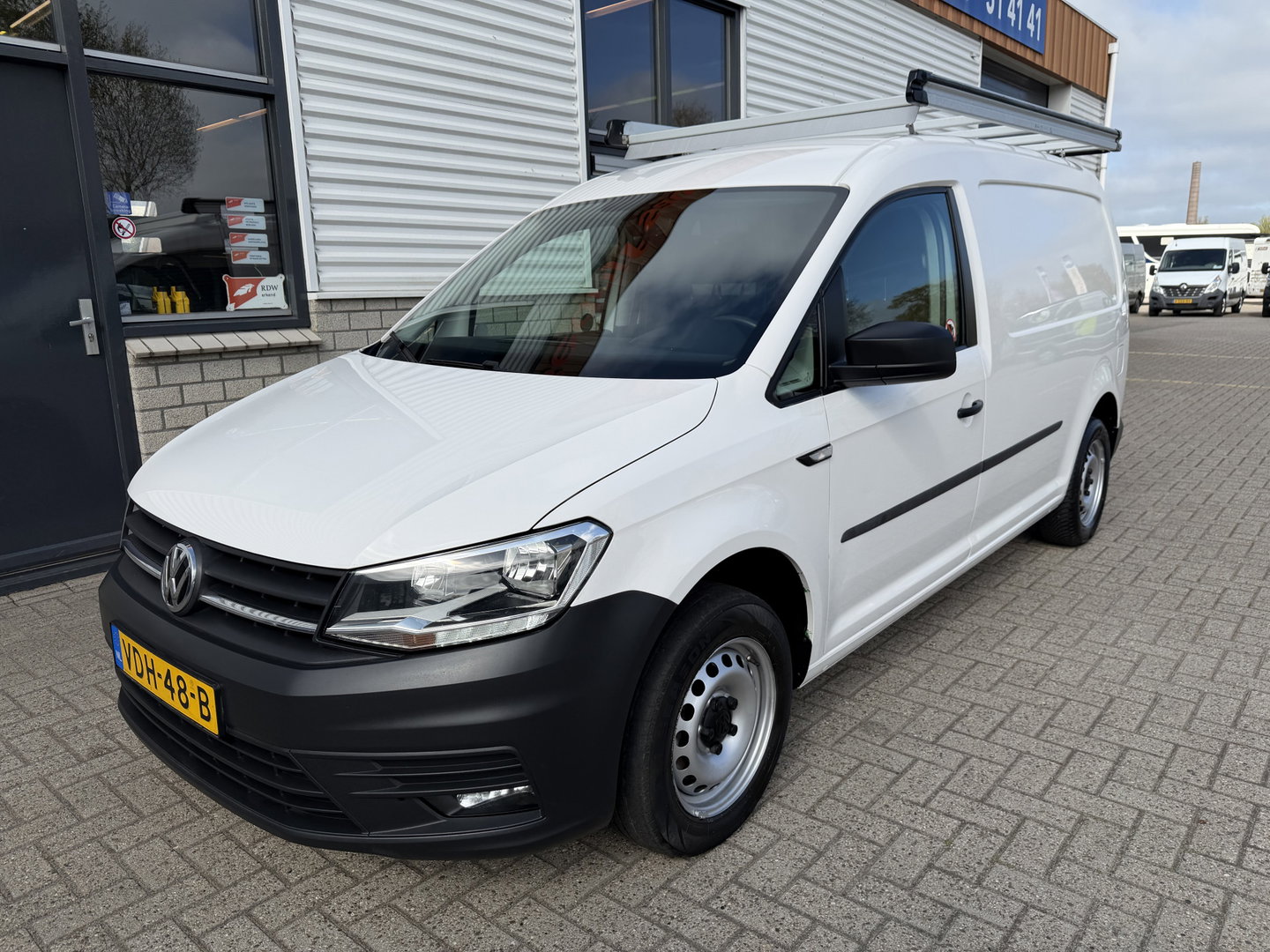 Volkswagen Caddy 2.0 TDI 102pk L2H1 BMT Maxi Comfortline / vaste prijs rijklaar € 10.950 ex btw / lease vanaf € 185 / euro 6 / bpm vrij / imperial / airco / cruise / trekhaak / pdc achter !