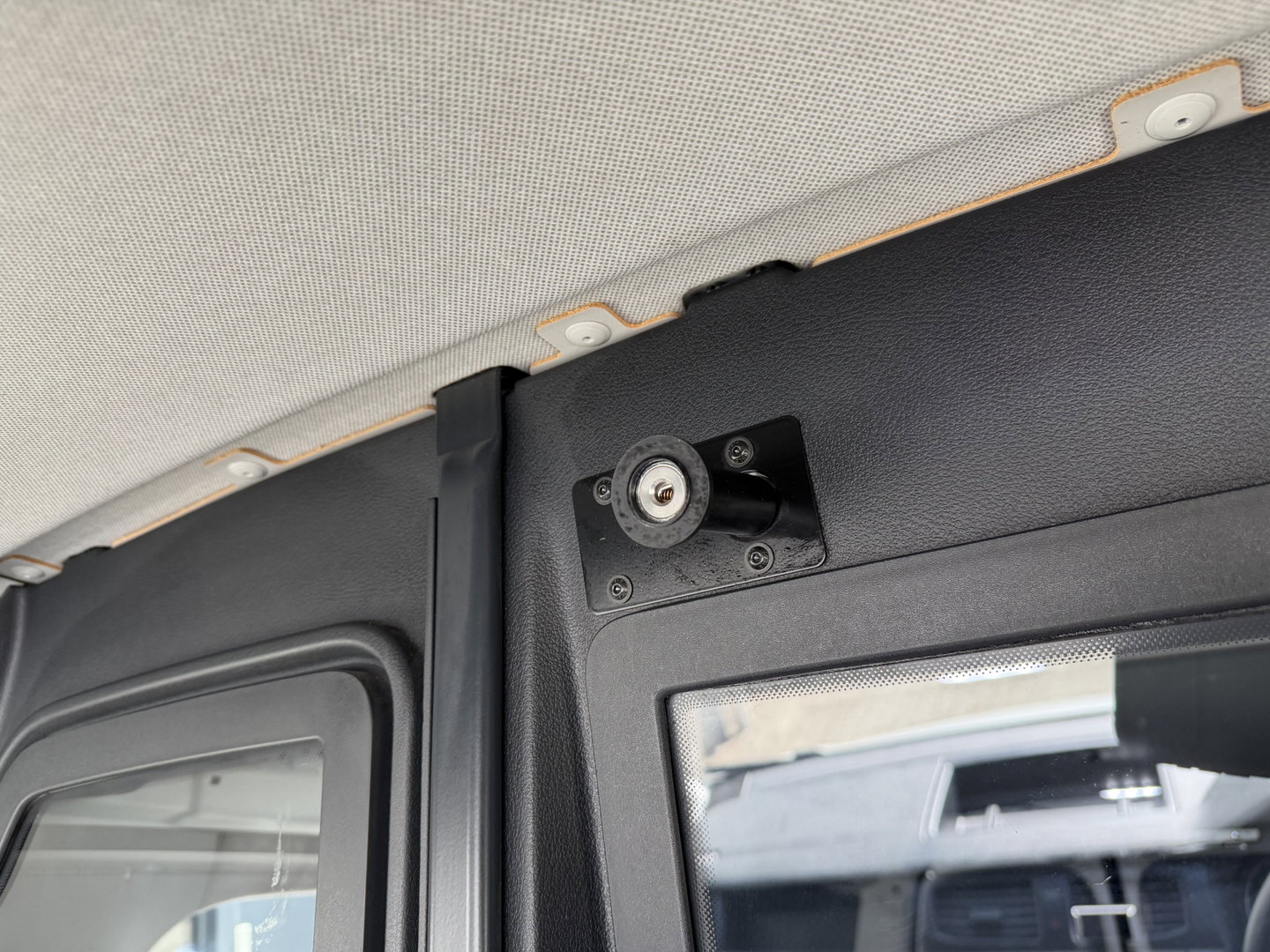 Volkswagen Caddy 2.0 TDI 102pk L2H1 BMT Maxi Comfortline / vaste prijs rijklaar € 10.950 ex btw / lease vanaf € 185 / euro 6 / bpm vrij / imperial / airco / cruise / trekhaak / pdc achter !