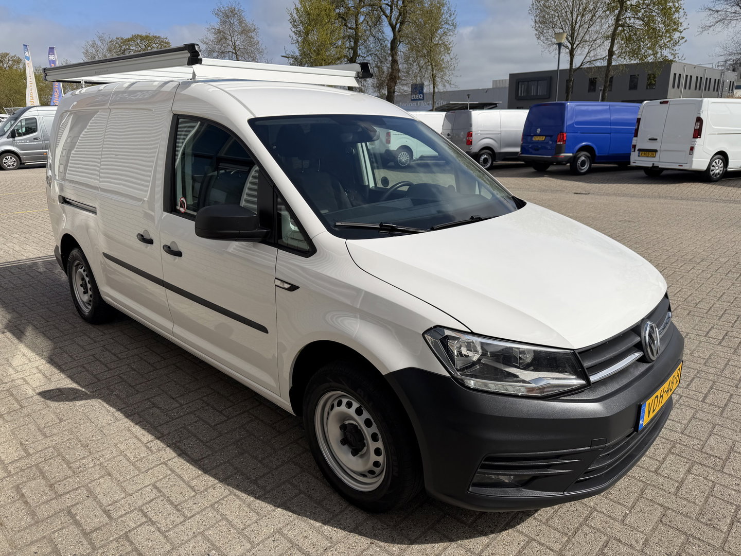 Volkswagen Caddy 2.0 TDI 102pk L2H1 BMT Maxi Comfortline / vaste prijs rijklaar € 10.950 ex btw / lease vanaf € 185 / euro 6 / bpm vrij / imperial / airco / cruise / trekhaak / pdc achter !