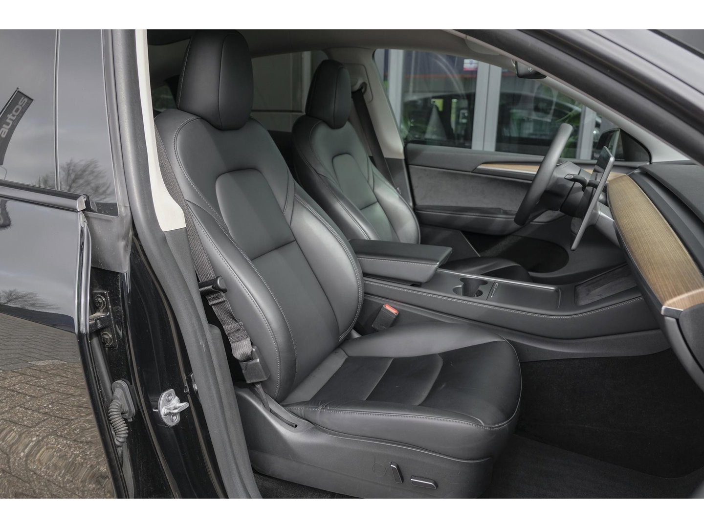 Tesla Model Y RWD 58 kWh Autopilot *BTW* *SOH 93%* 1e eigenaar Black Edition NLauto 20" LMV