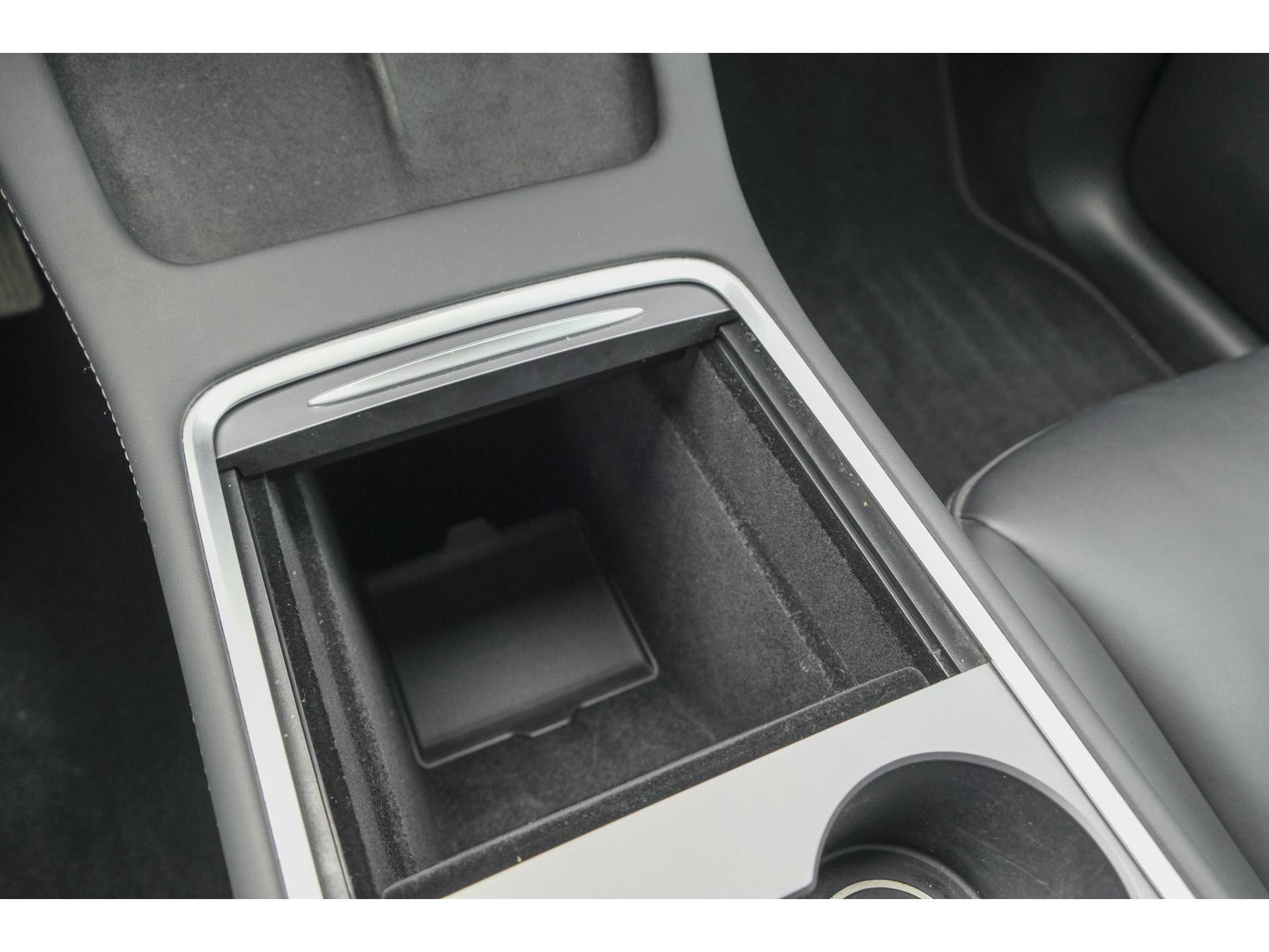 Tesla Model Y RWD 58 kWh Autopilot *BTW* *SOH 93%* 1e eigenaar Black Edition NLauto 20" LMV