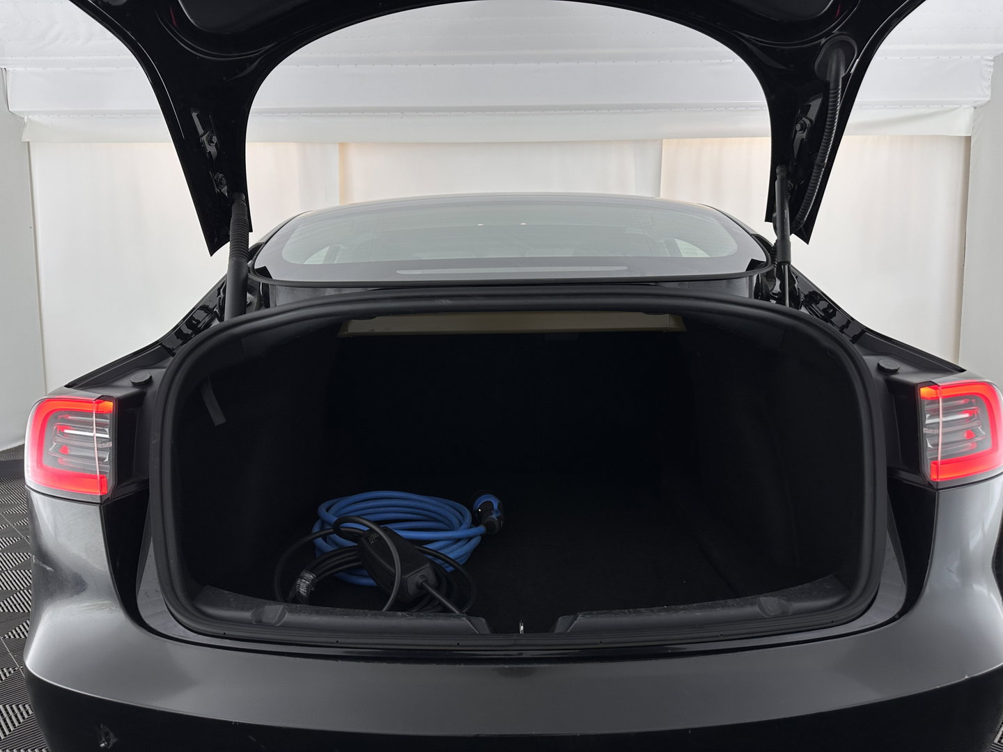 Tesla Model 3 Standard RWD Plus 60 kWh [ 3-Fase-11kW ] {SOH-87%} (INCL-BTW) Aut. *PANO | AUTOPILOT | LEATHER | KEYLESS | FULL-LED | MEMORY-PACK | TOPVIEW | DAB | CARPLAY | DIGI-COCKPIT | LANE-ASSIST | COMFORTSEATS | 19"ALU*