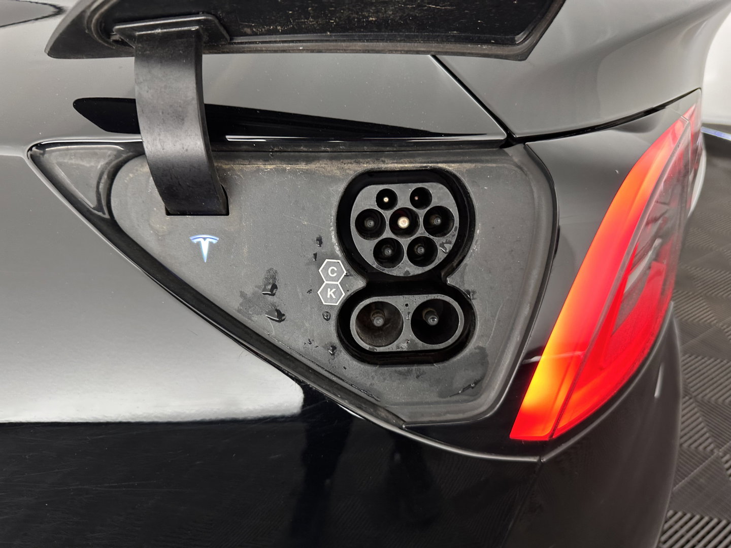 Tesla Model 3 Standard RWD Plus 60 kWh [ 3-Fase-11kW ] {SOH-87%} (INCL-BTW) Aut. *PANO | AUTOPILOT | LEATHER | KEYLESS | FULL-LED | MEMORY-PACK | TOPVIEW | DAB | CARPLAY | DIGI-COCKPIT | LANE-ASSIST | COMFORTSEATS | 19"ALU*