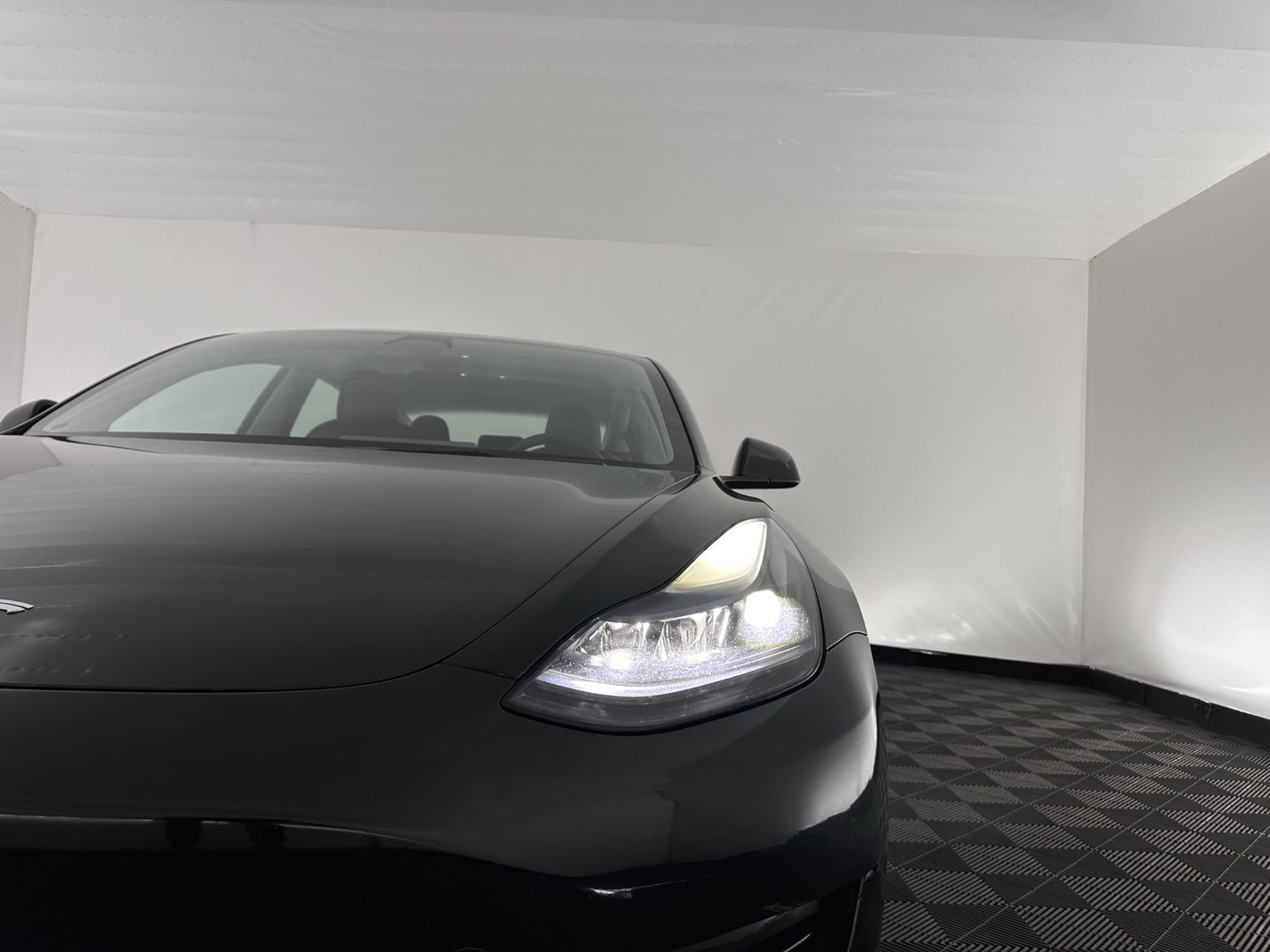 Tesla Model 3 Standard RWD Plus 60 kWh [ 3-Fase-11kW ] {SOH-87%} (INCL-BTW) Aut. *PANO | AUTOPILOT | LEATHER | KEYLESS | FULL-LED | MEMORY-PACK | TOPVIEW | DAB | CARPLAY | DIGI-COCKPIT | LANE-ASSIST | COMFORTSEATS | 19"ALU*