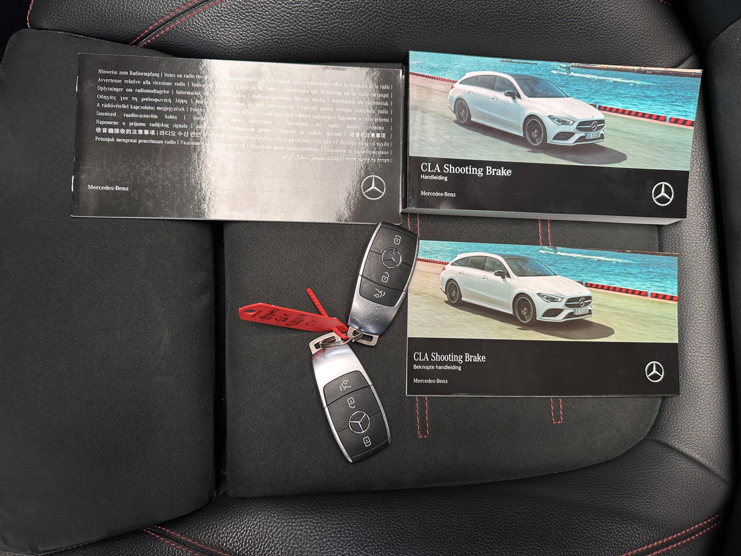 Mercedes-Benz CLA-Klasse Shooting Brake 200 d Business Solution AMG (INCL-BTW) *PANO | DISTRONIC | LEATHER-MICROFIBRE | MULITBEAM | AMBIENTLIGHT | BLINDSPOT | HEATED-SPORTSEATS | WIDESCREEN-DIGICOCKPIT | DAB+ | NAVI-FULLMAP | CAMERA | PRIVACYGLASS | 18''ALU*