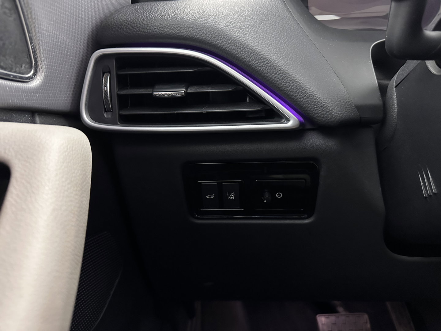 Jaguar F-Pace 3.0 S AWD 30d Aut. *PANO | LEATHER | XENON | DIGI-COCKPIT | NAVI-FULLMAP | AMBIENT-LIGHT | CAMERA | SHIFT-PADDLES | ECC | PDC | CRUISE | 18''ALU*