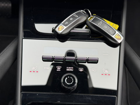 Porsche Cayenne 3.0 E-Hybrid Black Edition 470PK|Pano|Memory|Carplay|Bosé|SportChrono|Sport-Design