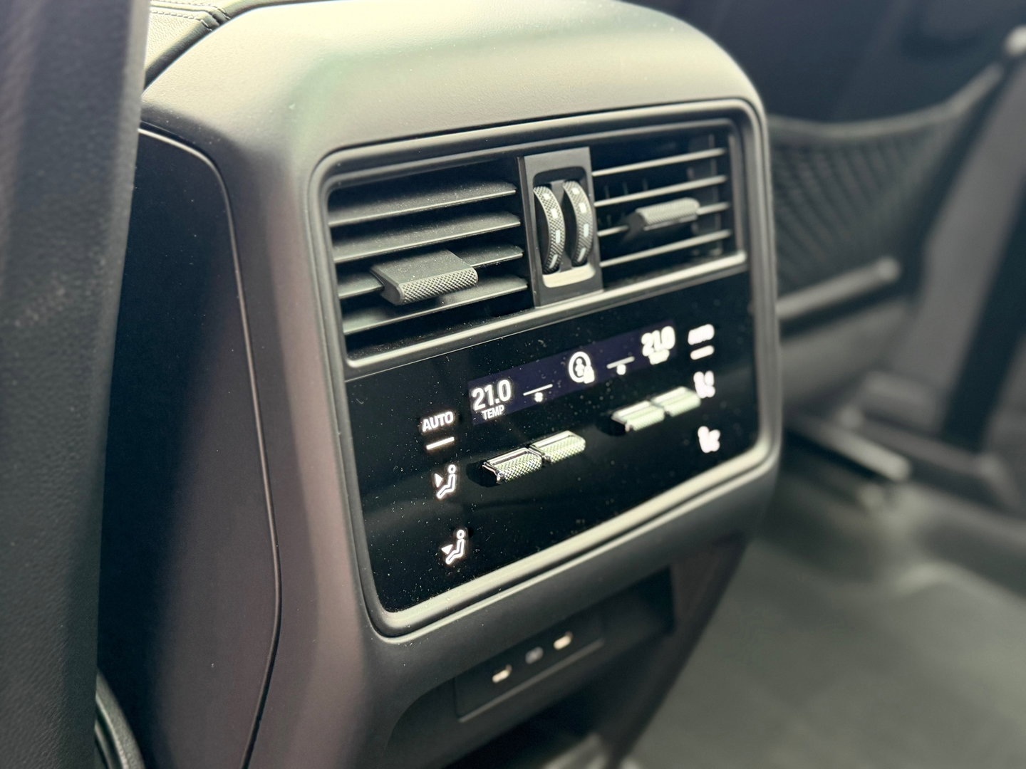 Porsche Cayenne 3.0 E-Hybrid Black Edition 470PK|Pano|Memory|Carplay|Bosé|SportChrono|Sport-Design