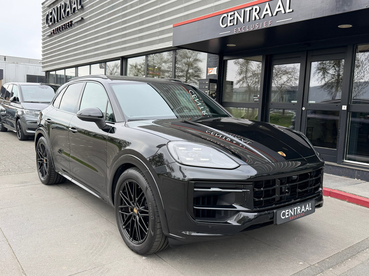 Porsche Cayenne 3.0 E-Hybrid Black Edition 470PK|Pano|Memory|Carplay|Bosé|SportChrono|Sport-Design