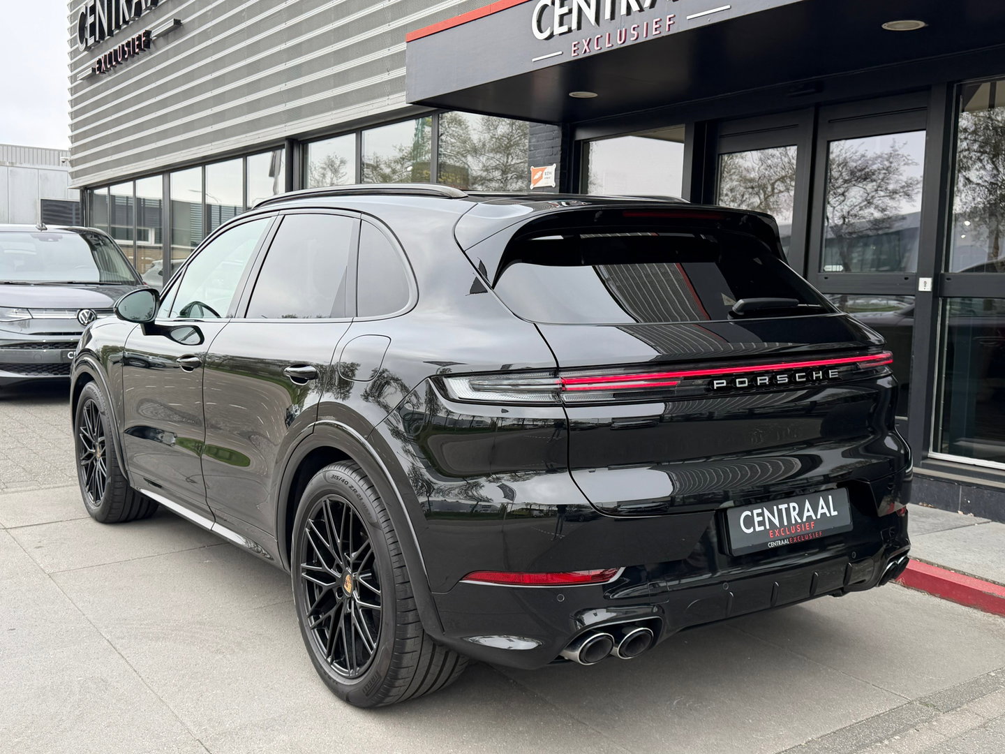 Porsche Cayenne 3.0 E-Hybrid Black Edition 470PK|Pano|Memory|Carplay|Bosé|SportChrono|Sport-Design