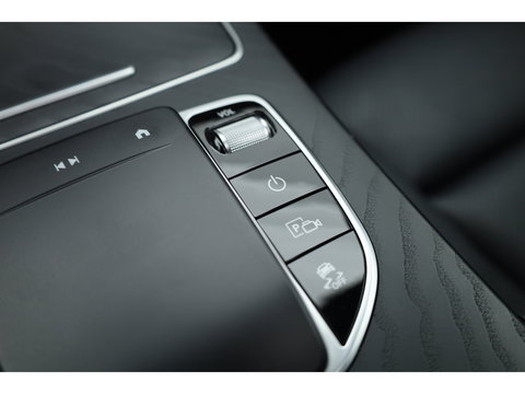 Mercedes-Benz GLC Coupé 300e 4MATIC Business Solution Luxury | Adapt. Cruise | Apple CarPlay & Android Auto | Pano | Trekhaak | Dodehoek | Stoelverw.