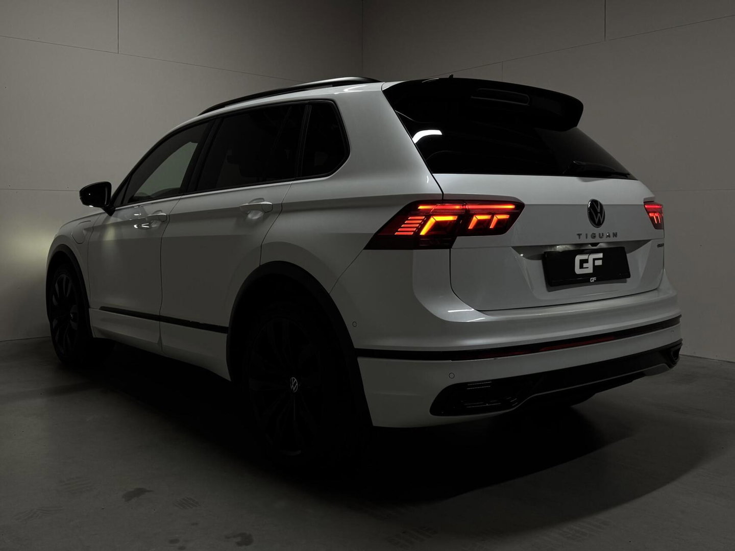 Volkswagen Tiguan 1.4 TSI eHybrid R-Line Pano Leer Sfeer Trekh. Carplay