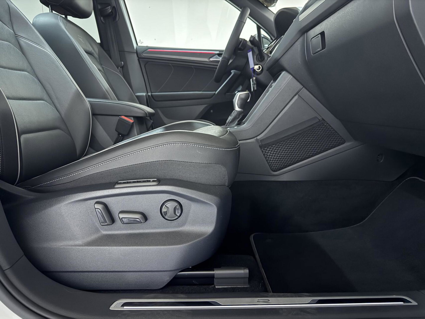 Volkswagen Tiguan 1.4 TSI eHybrid R-Line Pano Leer Sfeer Trekh. Carplay