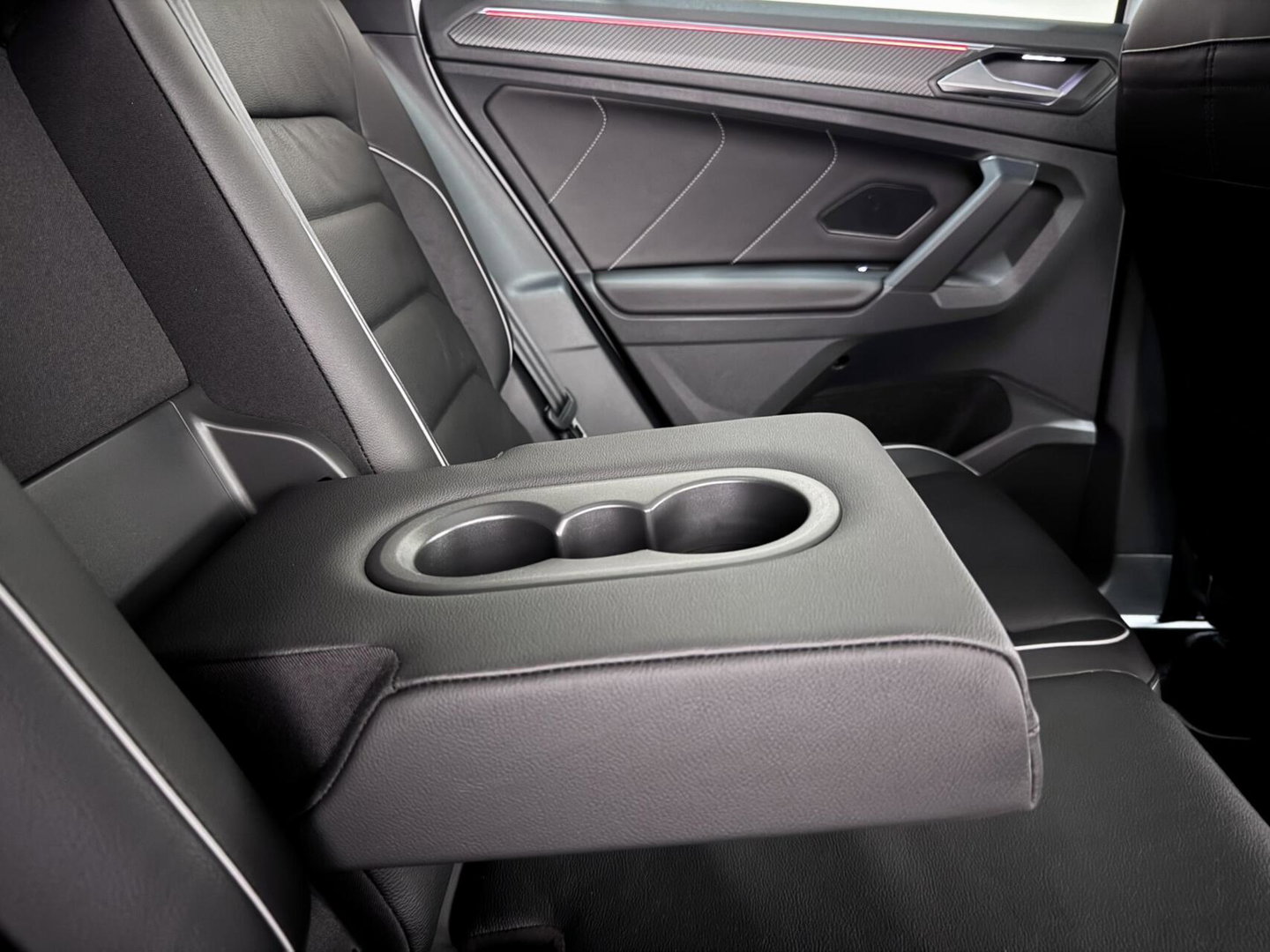 Volkswagen Tiguan 1.4 TSI eHybrid R-Line Pano Leer Sfeer Trekh. Carplay