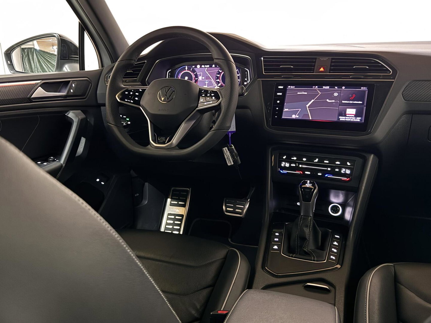 Volkswagen Tiguan 1.4 TSI eHybrid R-Line Pano Leer Sfeer Trekh. Carplay