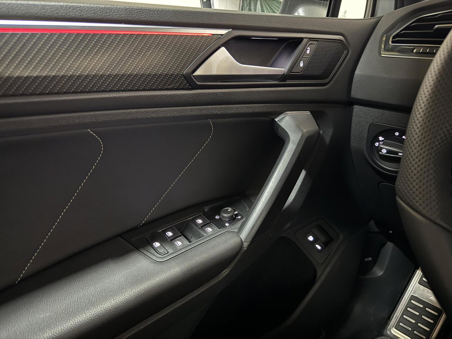 Volkswagen Tiguan 1.4 TSI eHybrid R-Line Pano Leer Sfeer Trekh. Carplay