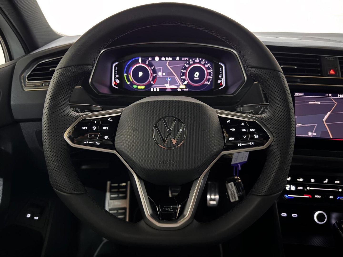 Volkswagen Tiguan 1.4 TSI eHybrid R-Line Pano Leer Sfeer Trekh. Carplay
