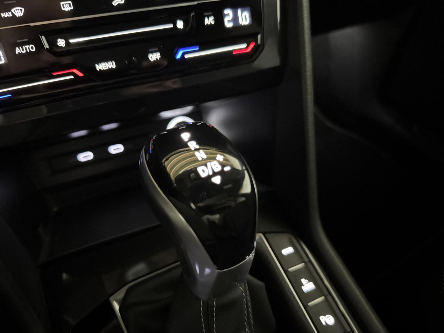 Volkswagen Tiguan 1.4 TSI eHybrid R-Line Pano Leer Sfeer Trekh. Carplay