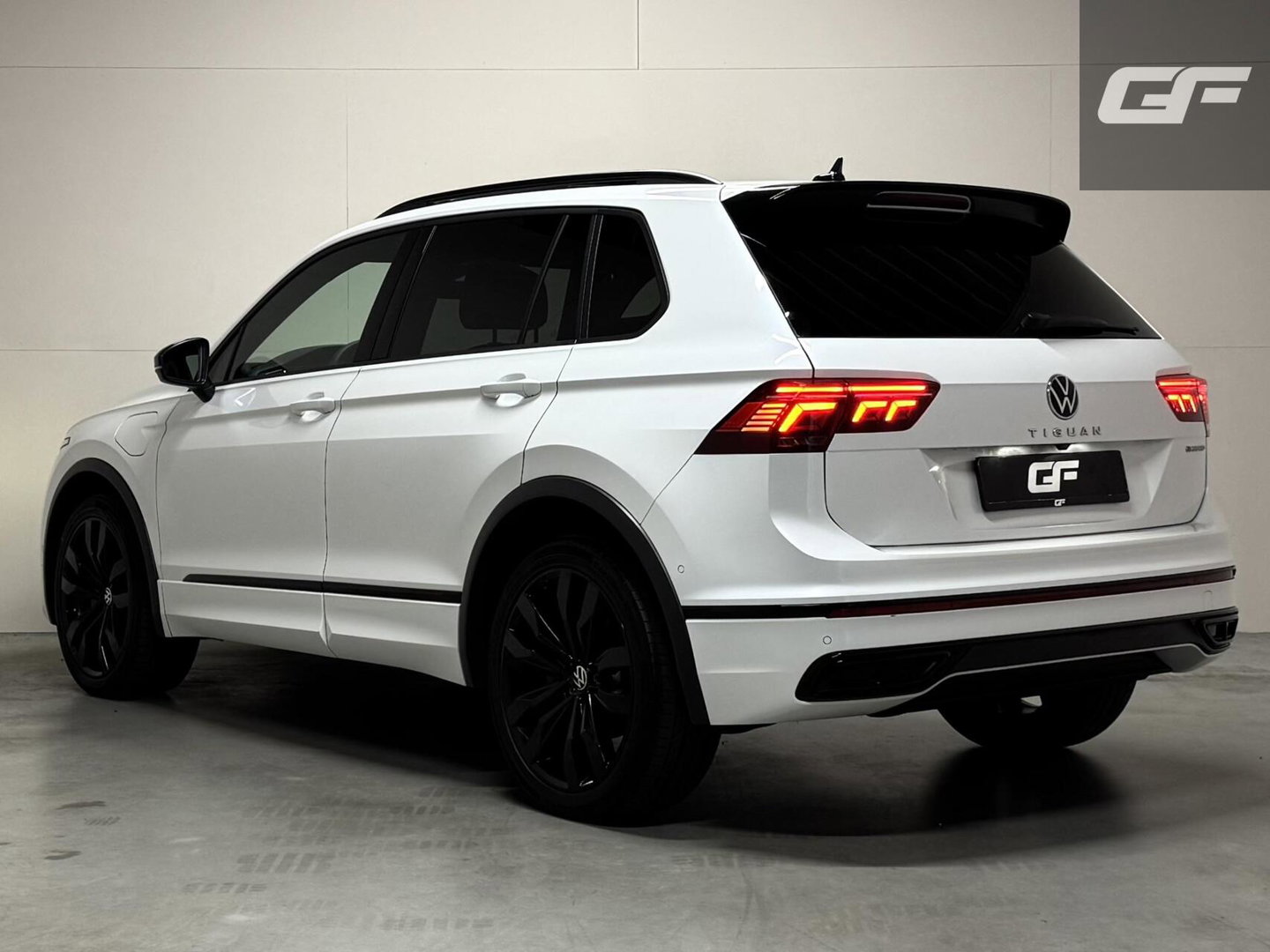 Volkswagen Tiguan 1.4 TSI eHybrid R-Line Pano Leer Sfeer Trekh. Carplay