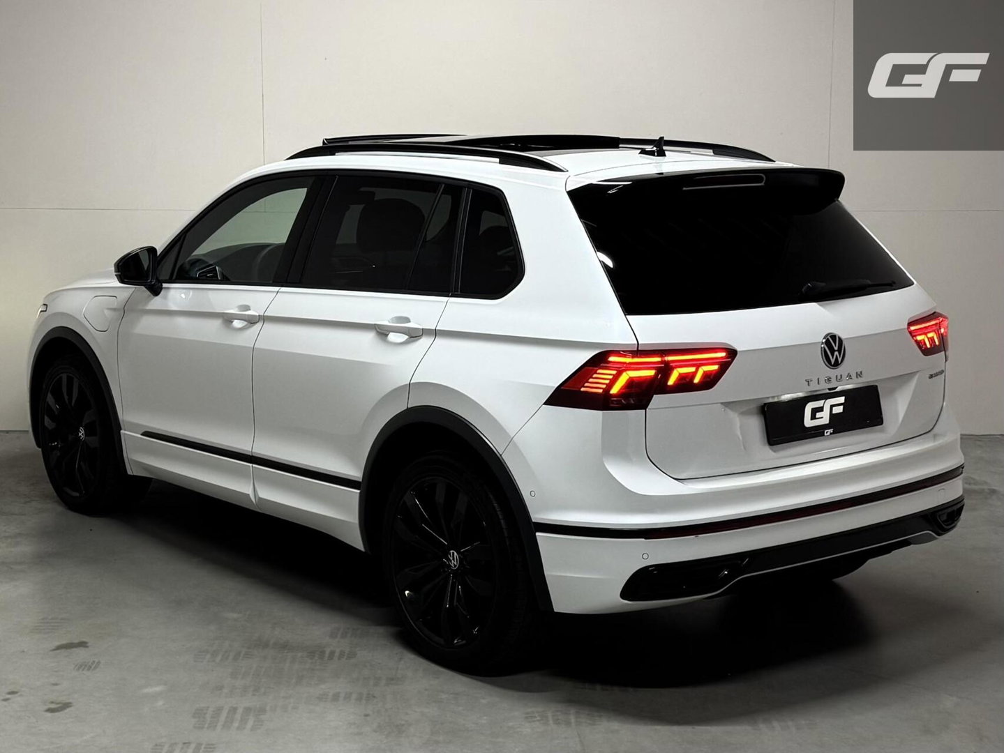 Volkswagen Tiguan 1.4 TSI eHybrid R-Line Pano Leer Sfeer Trekh. Carplay