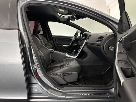 Volvo V60 2.0 D3 Polar+ Aut. *LEATHER | XENON | HEATED-COMFORTSEATS | NAVI-FULLMAP | CAMERA | PRIVACY-GLASS | ECC | PDC | CRUISE | 17''ALU*